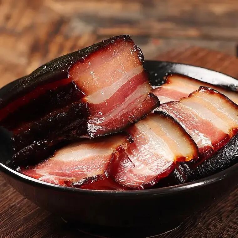 Hunan Sanxiaguo traditional smoked pork pot cooking