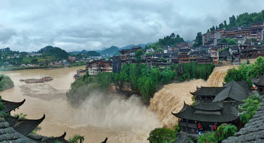 Furong Town in the High-Water Season