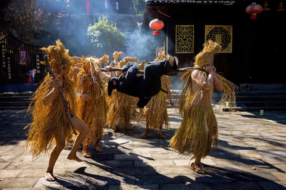 Maogusi Dance is a Living Fossi of Chinese Theater