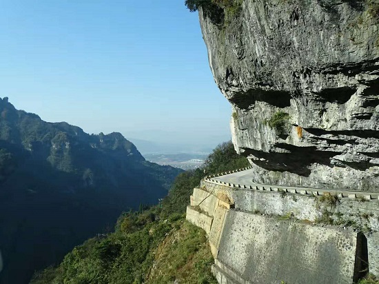 Zhangjiajie Tianmen Mountain 99-Bend Road