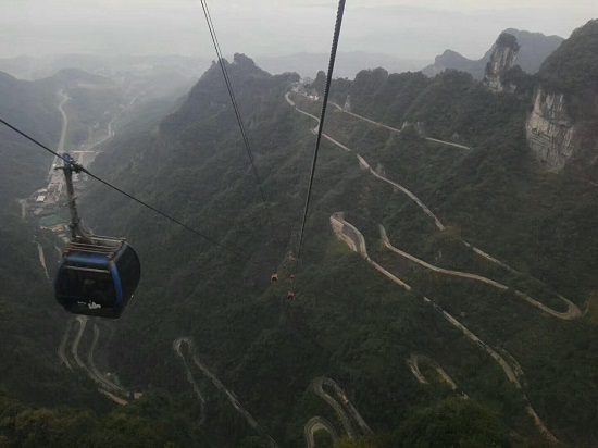 天门山盘山公路