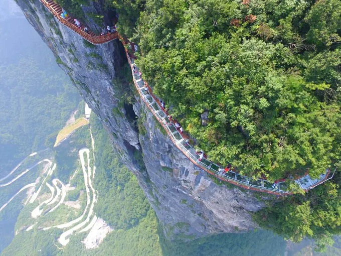 天门山盘龙崖玻璃栈道