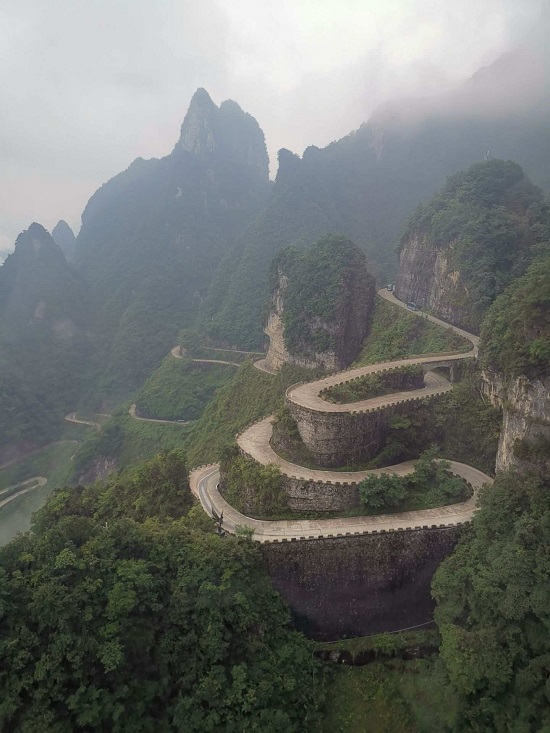 Zhangjiajie Tianmen Mountain Road with 99 Turns