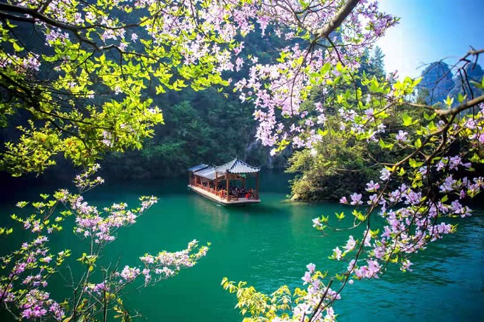 Baofeng Lake in Spring